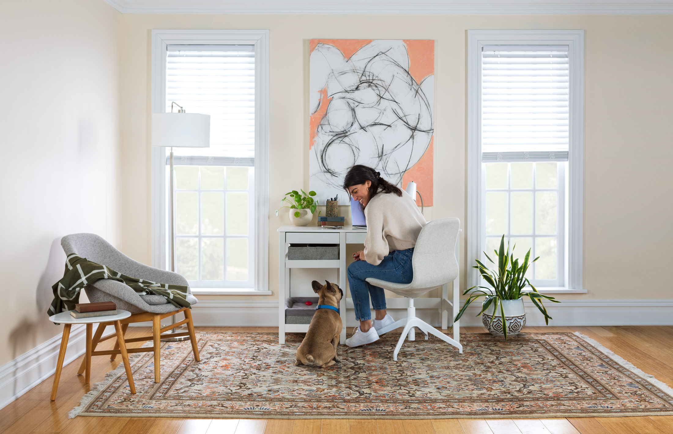 theo_desk_large_dogs_812-Exteneded-Wall